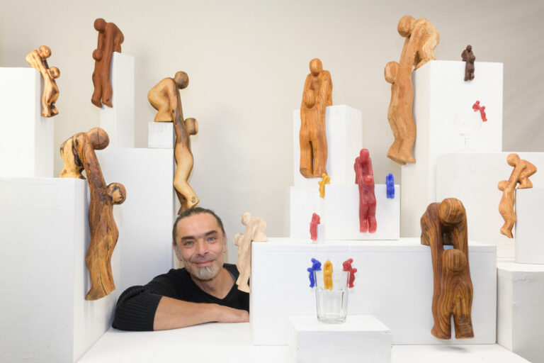Mit Kunst-Skulpturen das "Miteinander" spüren