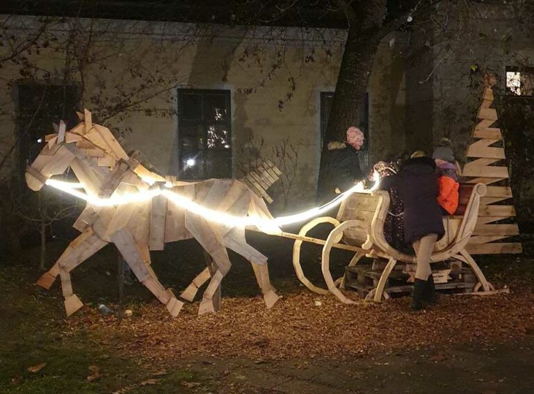 Holzkunst von Mathes schmückt den zweiten Schlossadvent Bisamberg